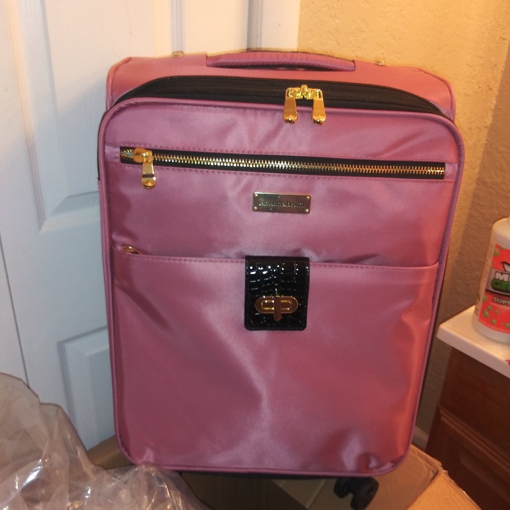 Brand new Samantha Brown 21in carry on luggage